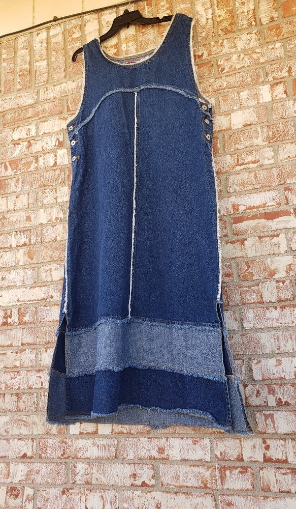 Beautiful vintage me and you dress with one pocket